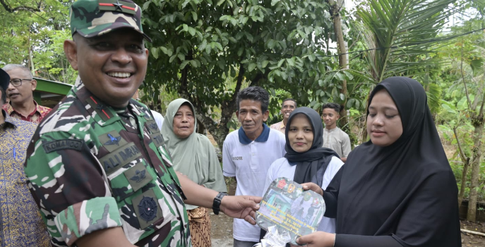 Lima Rumah Layak Huni Diserahkan, TMMD ke-129 Hadirkan Harapan Baru bagi Warga Pidie Lima Rumah Layak Huni Diserahkan, TMMD ke-129 Hadirkan Harapan Baru bagi Warga Pidie