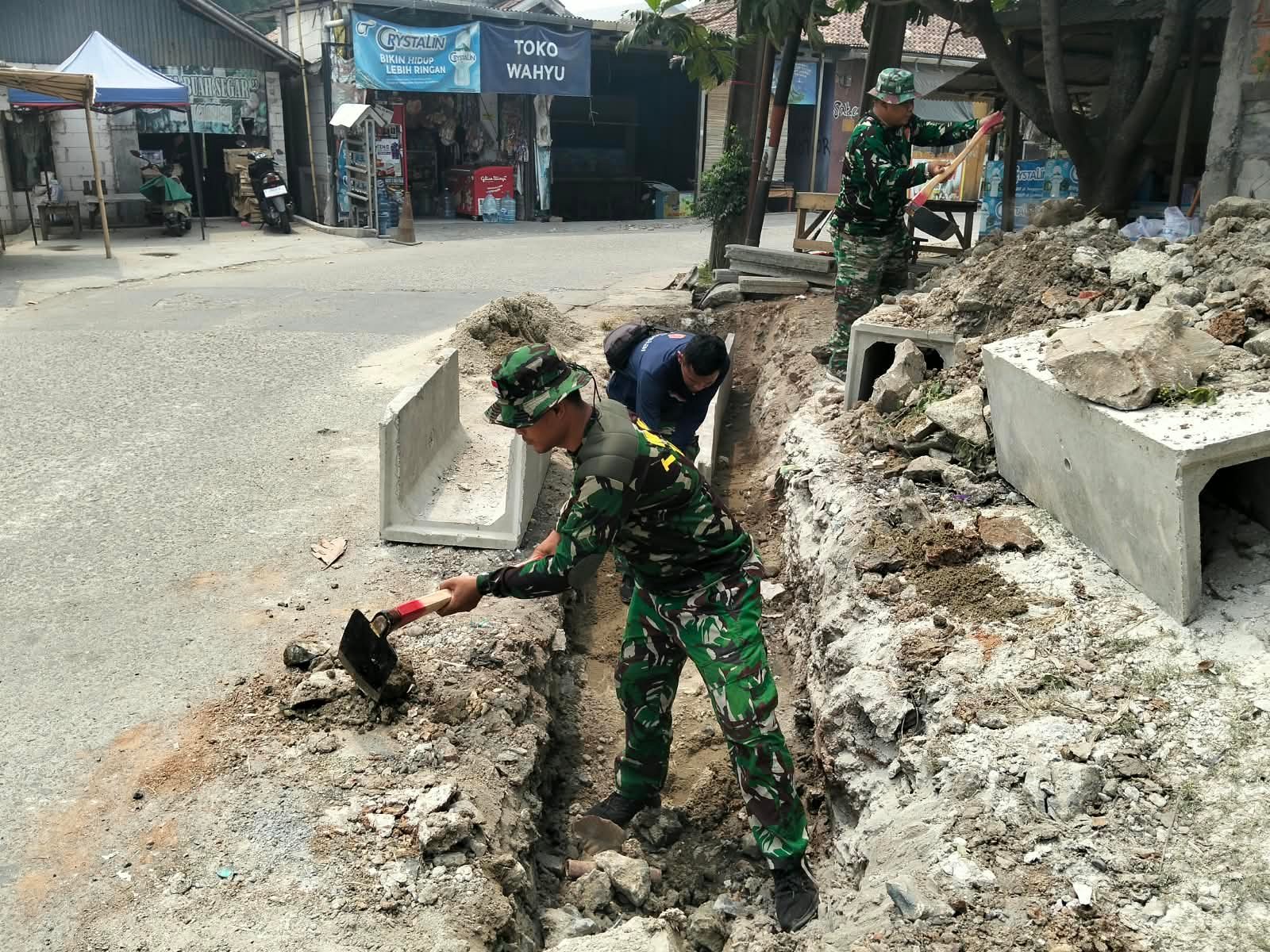 Pembangunan Saluran Air di Sumur Bandung Dukung Kehidupan Sehari-hari Warga