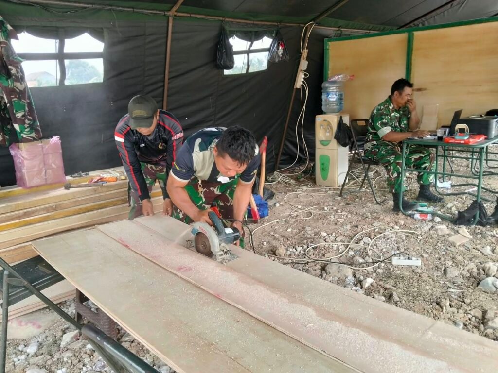Satgas TMMD ke-130 Kodim 0510/Tigaraksa Siapkan Triplek untuk Proyek Pembangunan
