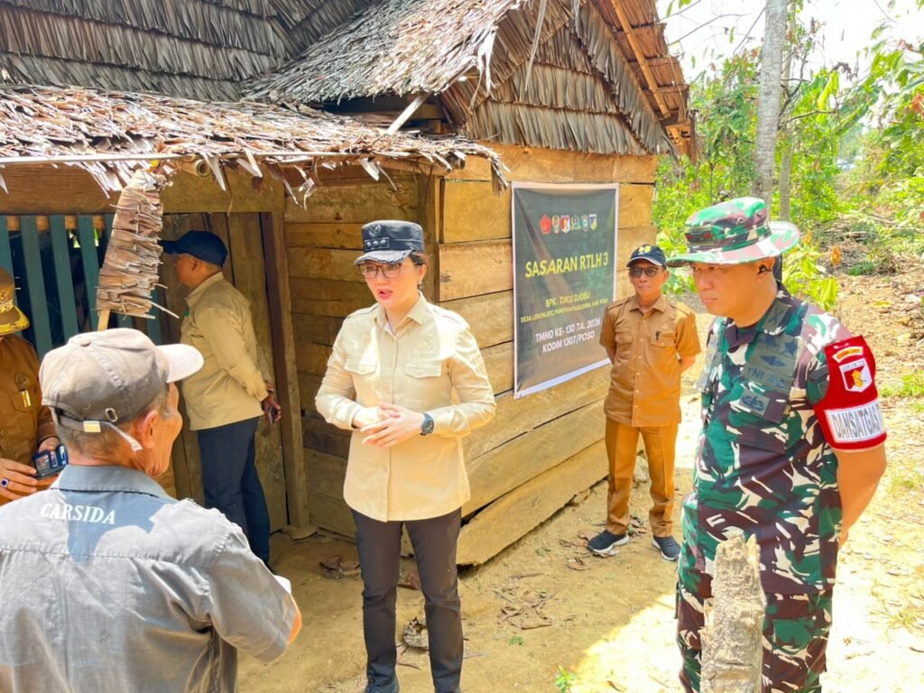 Bupati Poso dan Dandim 1307 Tinjau Proyek Perbaikan Rumah di Leboni