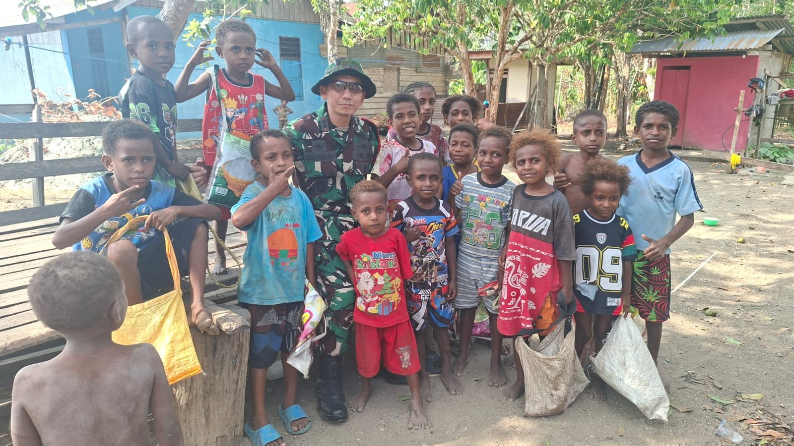 Kedekatan TNI di Yamboi, Dandim 1808/Mansel Ciptakan Koneksi dengan Generasi Muda