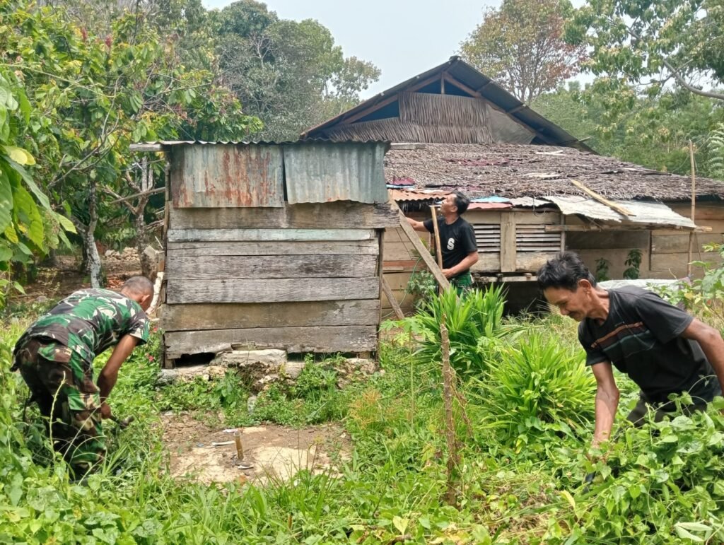 Komitmen TNI dalam Membangun Fasilitas Sanitasi MCK di Desa Sulewana