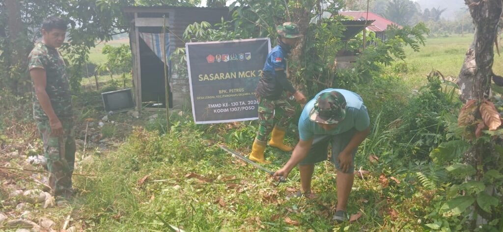 Satgas TNI Siapkan Area MCK di Desa Leboni untuk Masyarakat