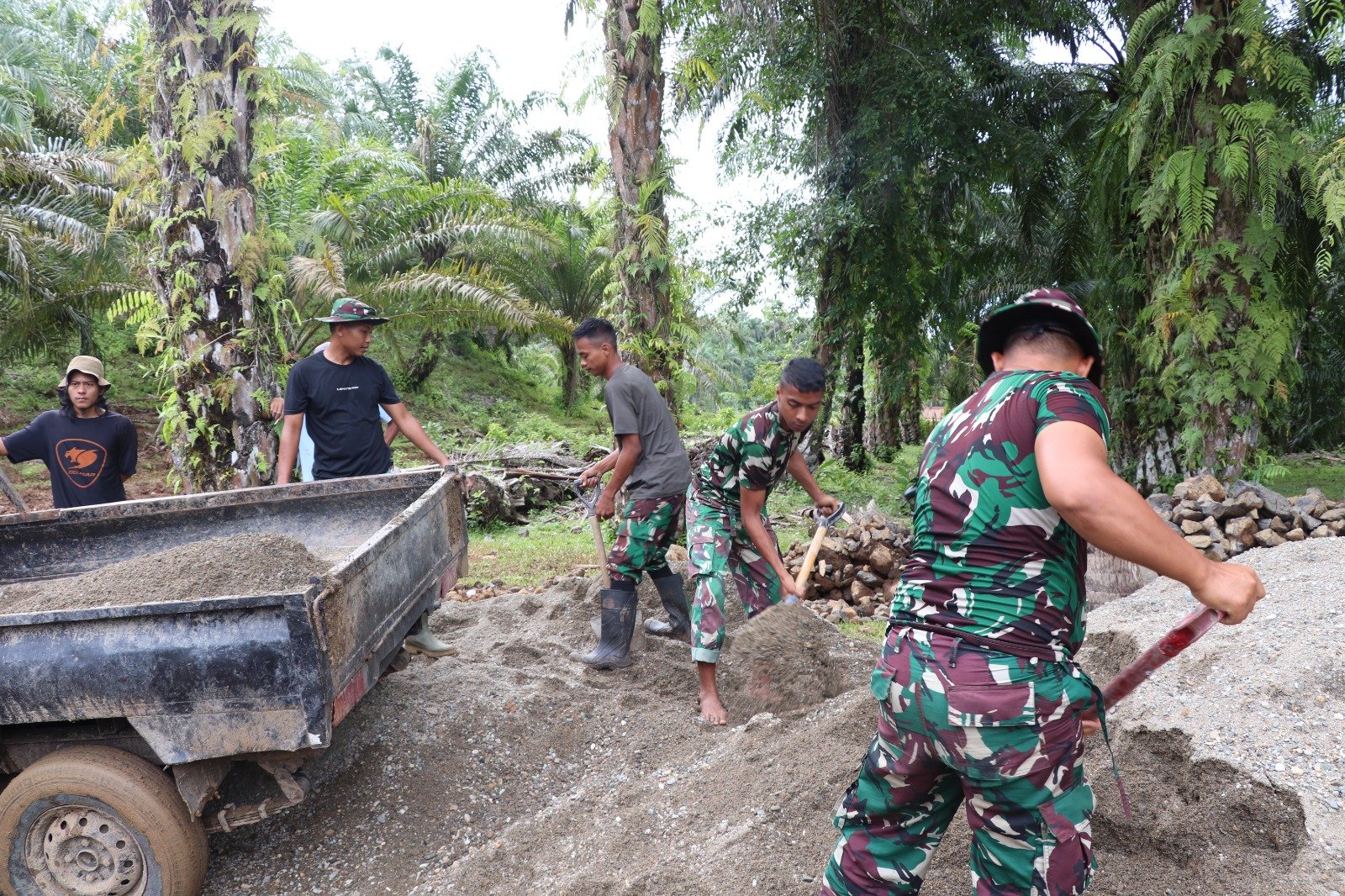 TMMD ke-130 di Bengkulu: Warga Bersama TNI Bangun Jalan Sepanjang 2,9 Kilometer