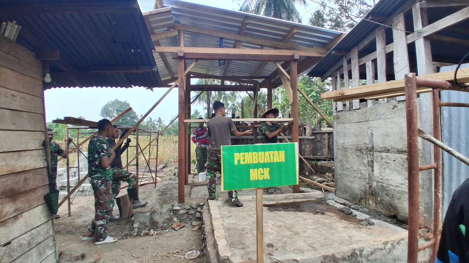 Warga dan TNI Bersatu dalam TMMD ke-130 Membangun Nabire yang Lebih Baik