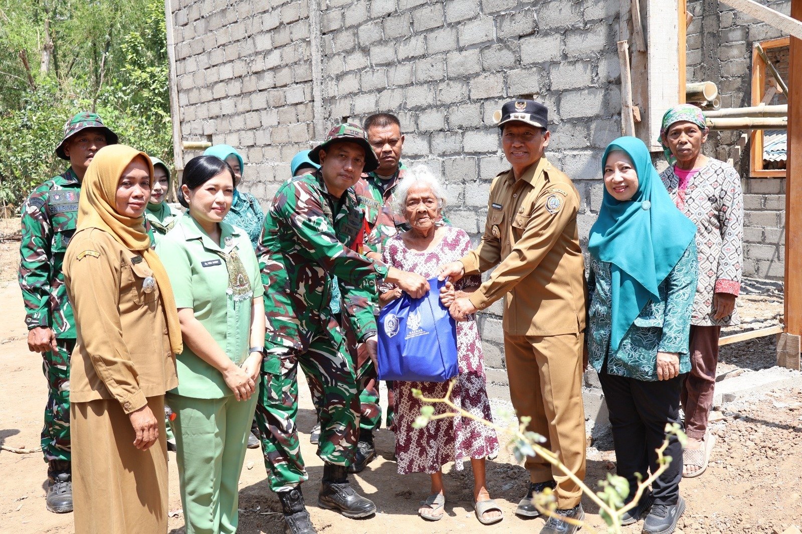 Mbah Waqilah di usia 95 tahun berharap perbaikan rumah segera terwujud