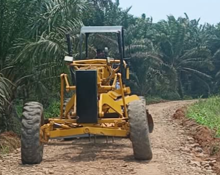 Kandang Limun Rayakan Awal Proyek Jalan TMMD Ke-130 dengan Spirit Kebersamaan