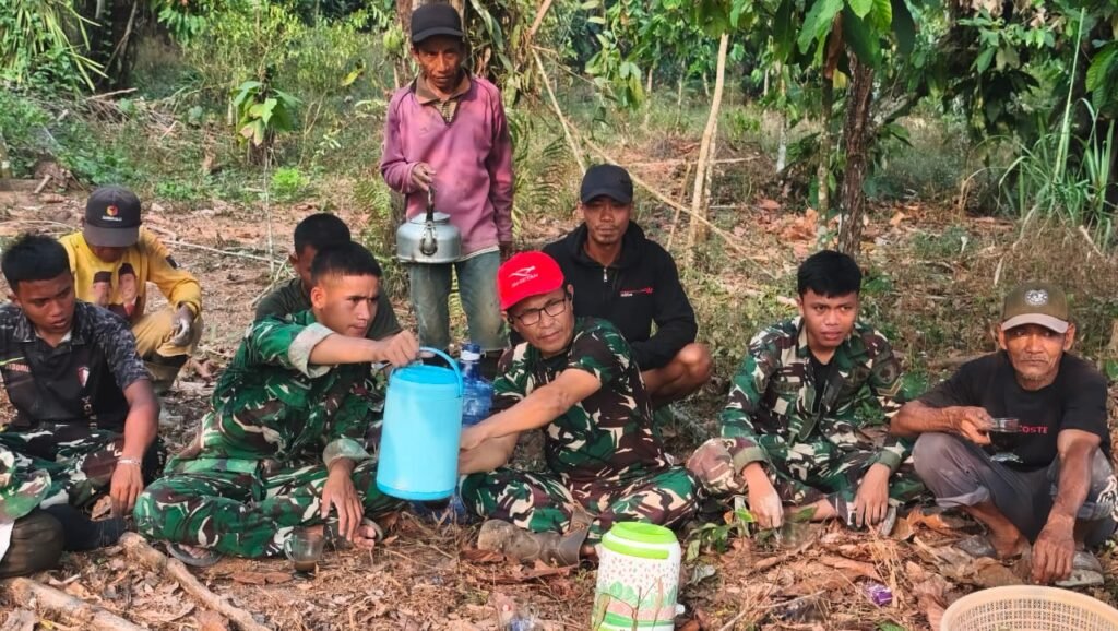 Kebersamaan TNI dan Masyarakat Melalui Program TMMD yang Penuh Makna