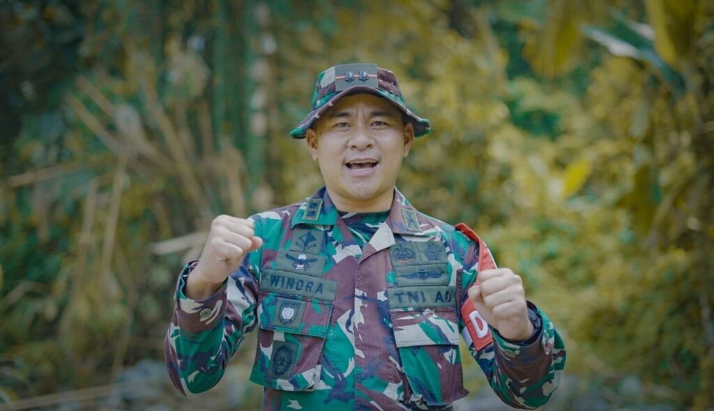 Kopi dan Percakapan Sederhana Memperkuat Hubungan TNI dengan Warga TMMD