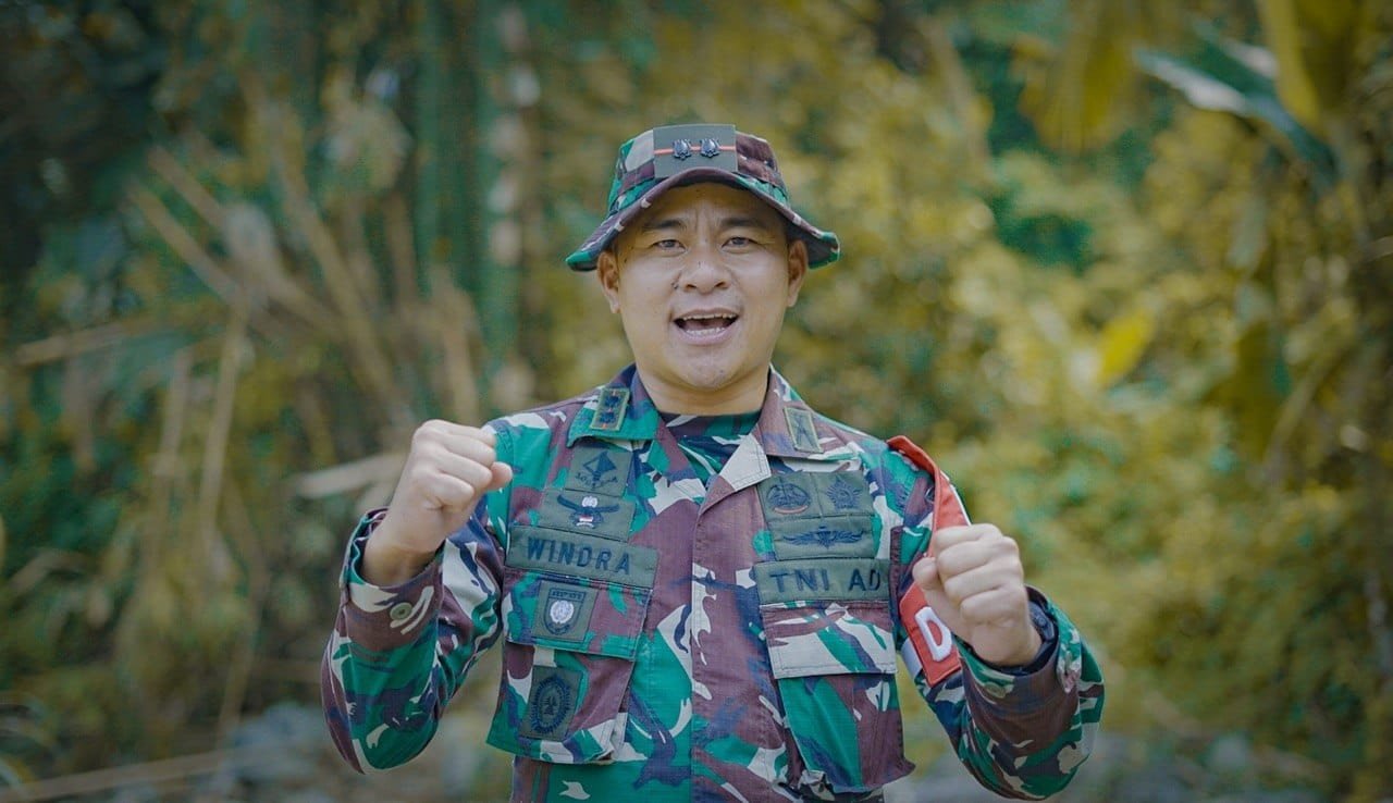 Kopi dan Percakapan Sederhana Memperkuat Hubungan TNI dengan Warga TMMD