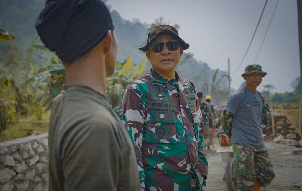 Prajurit TMMD ke-130 Semangat dalam Membangun Bersama Masyarakat Luwu Timur