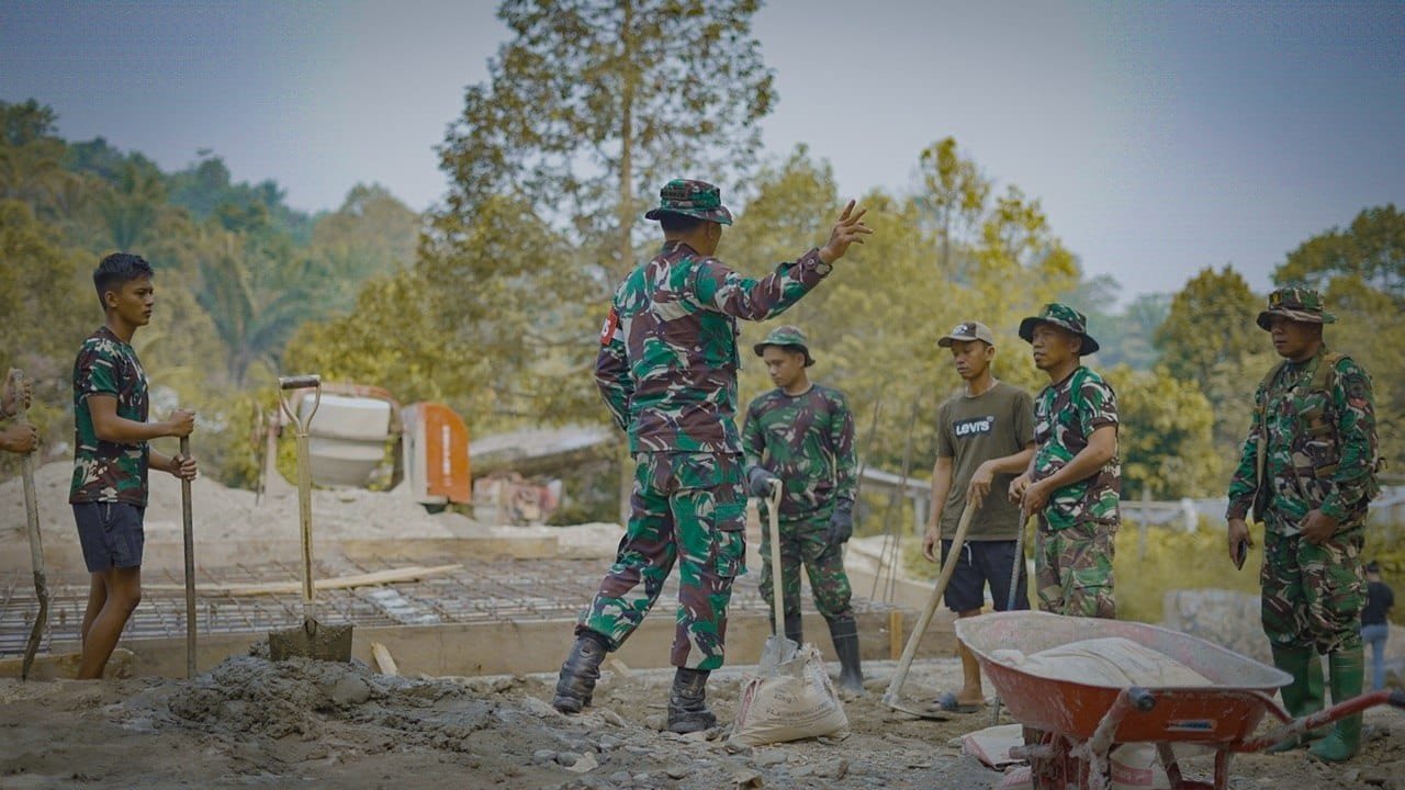 Dalam Unisono, Dansatgas TMMD Palopo Optimalkan Kerja Sama Sejak Pagi