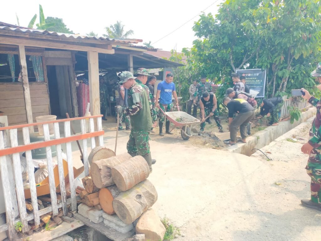 Satgas TNI Ciptakan Sumber Air untuk Keluarga di Desa Soe Satgas TNI Ciptakan Sumber Air untuk Keluarga di Desa Soe