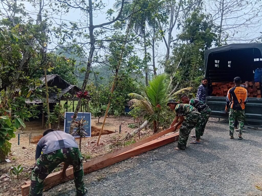 Satgas TMMD Poso Persiapkan Renovasi Hunian Bapak Tuku Djobu dengan Bahan Kayu Satgas TMMD Poso Persiapkan Renovasi Hunian Bapak Tuku Djobu dengan Bahan Kayu