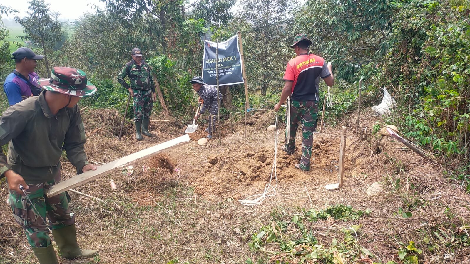 Pembangunan MCK Umum di Desa Leboni Dimulai oleh Satgas TNI Manunggal