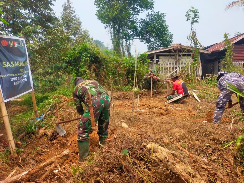 Gotong Royong Satgas TMMD Poso dalam Membangun Fasilitas Sanitasi Desa Leboni Gotong Royong Satgas TMMD Poso dalam Membangun Fasilitas Sanitasi Desa Leboni