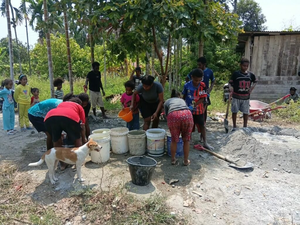 Peranan Mama Papua Dalam Mewujudkan Kebersamaan Program TMMD ke-130 Peranan Mama Papua Dalam Mewujudkan Kebersamaan Program TMMD ke-130