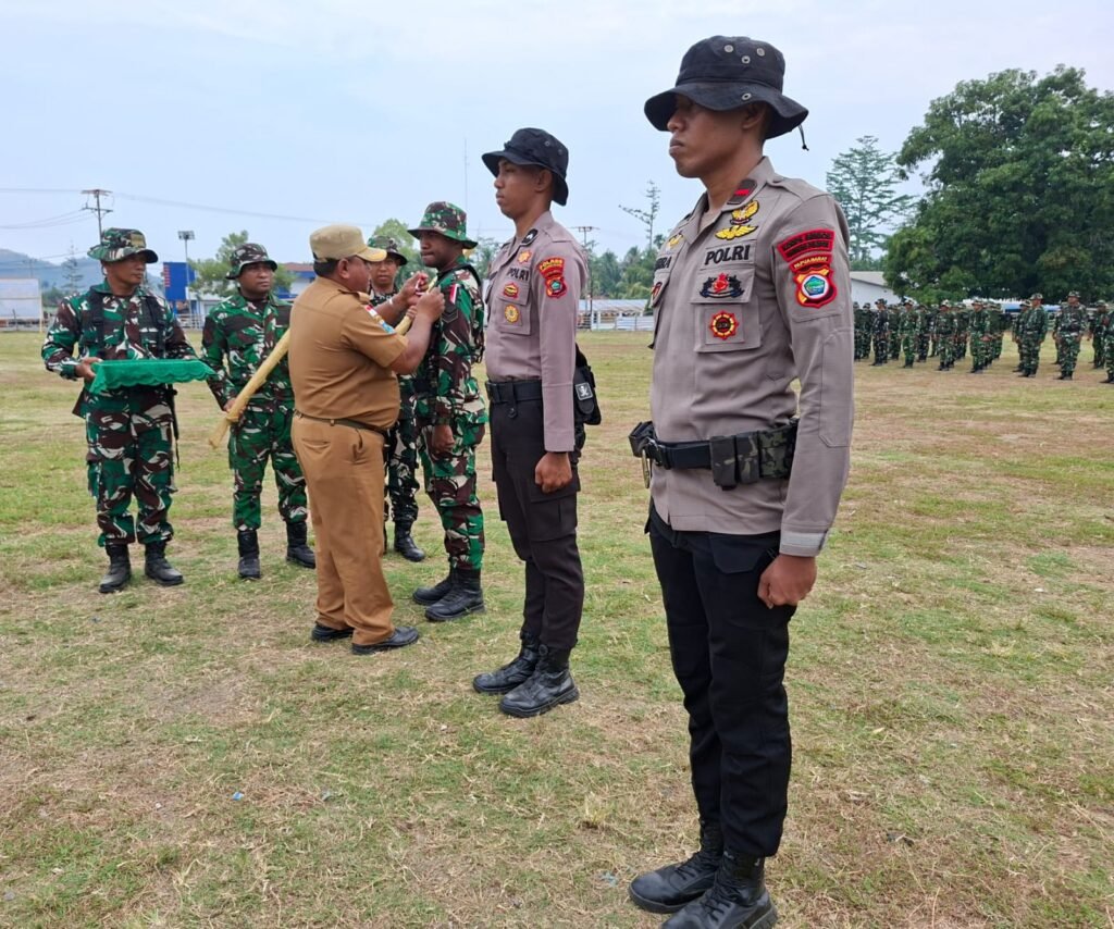 Kesiapan TNI Dinyatakan melalui Seremoni Pita dan Penyerahan Alat di Mansel Kesiapan TNI Dinyatakan melalui Seremoni Pita dan Penyerahan Alat di Mansel