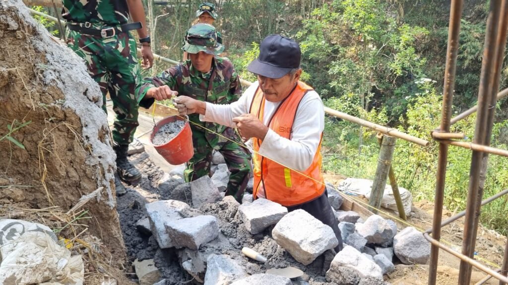 Pak Darto: Pahlawan Dari Desa Taji Dalam Proyek Penahan Tanah