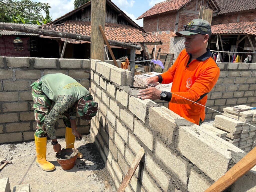Agus Suwandi Terjun Langsung Jadi Ujung Tombak Pembangunan Rumah di Pojok