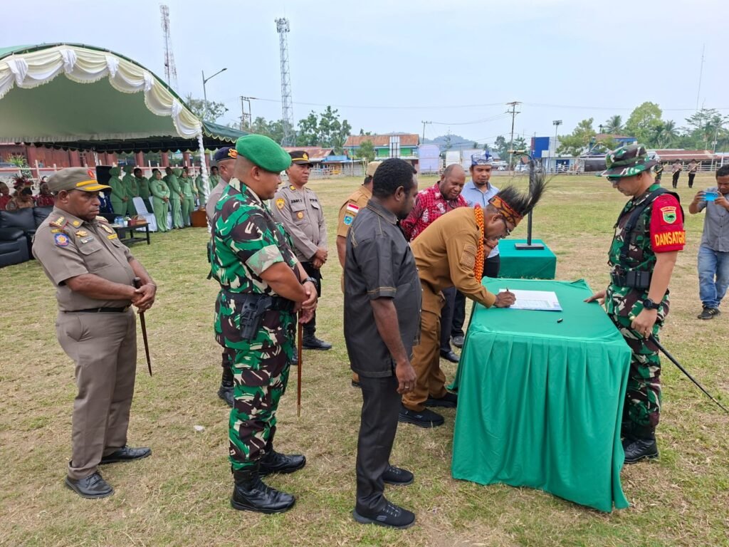 Mansel dan TNI Berkomitmen Tingkatkan Pembangunan Desa Lewat TMMD 130 Mansel dan TNI Berkomitmen Tingkatkan Pembangunan Desa Lewat TMMD 130