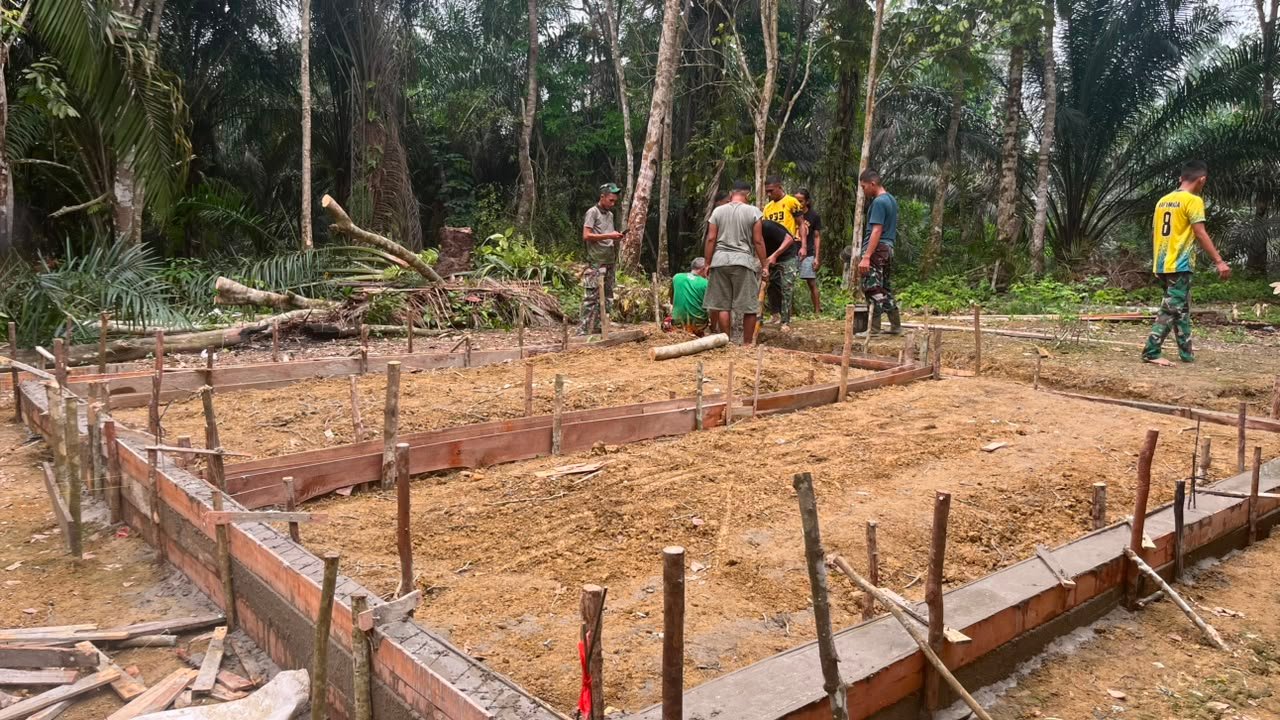 Pondasi Sehat untuk Rumah Ibu Tina, Satgas TMMD Ciptakan Kenyamanan Baru