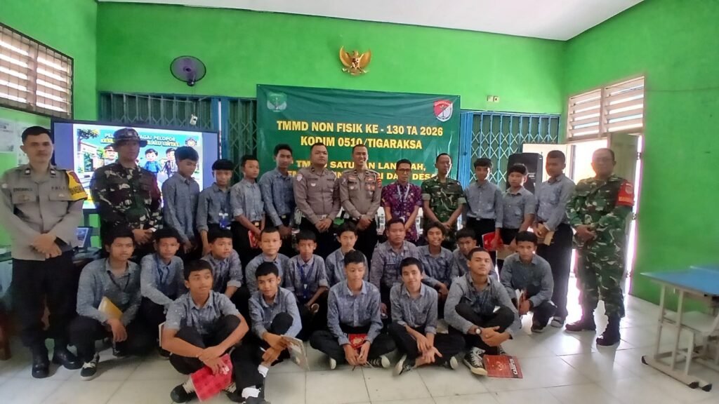 TMMD ke-130 Kodim 0510/Tigaraksa Tingkatkan Membangun Kesadaran Lalu Lintas di Kalangan Pelajar TMMD ke-130 Kodim 0510/Tigaraksa Tingkatkan Membangun Kesadaran Lalu Lintas di Kalangan Pelajar
