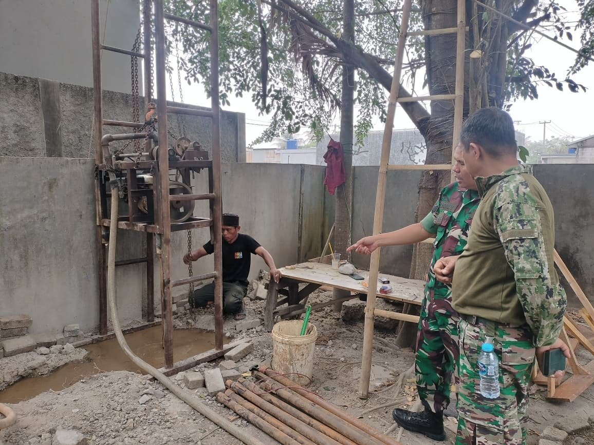 Pembangunan Sumur SAB oleh TNI di Desa Sumur Bandung Tingkatkan Kesehatan Warga