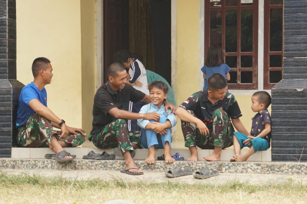 Keceriaan Menghiasi Kedatangan Tim TMMD 130 di Kandang Limun Bengkulu Keceriaan Menghiasi Kedatangan Tim TMMD 130 di Kandang Limun Bengkulu