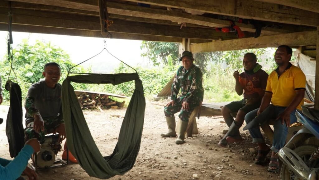 Keterlibatan TNI dalam TMMD Ke-130 Membangun Hubungan dan Kebersamaan di Masyarakat Keterlibatan TNI dalam TMMD Ke-130 Membangun Hubungan dan Kebersamaan di Masyarakat