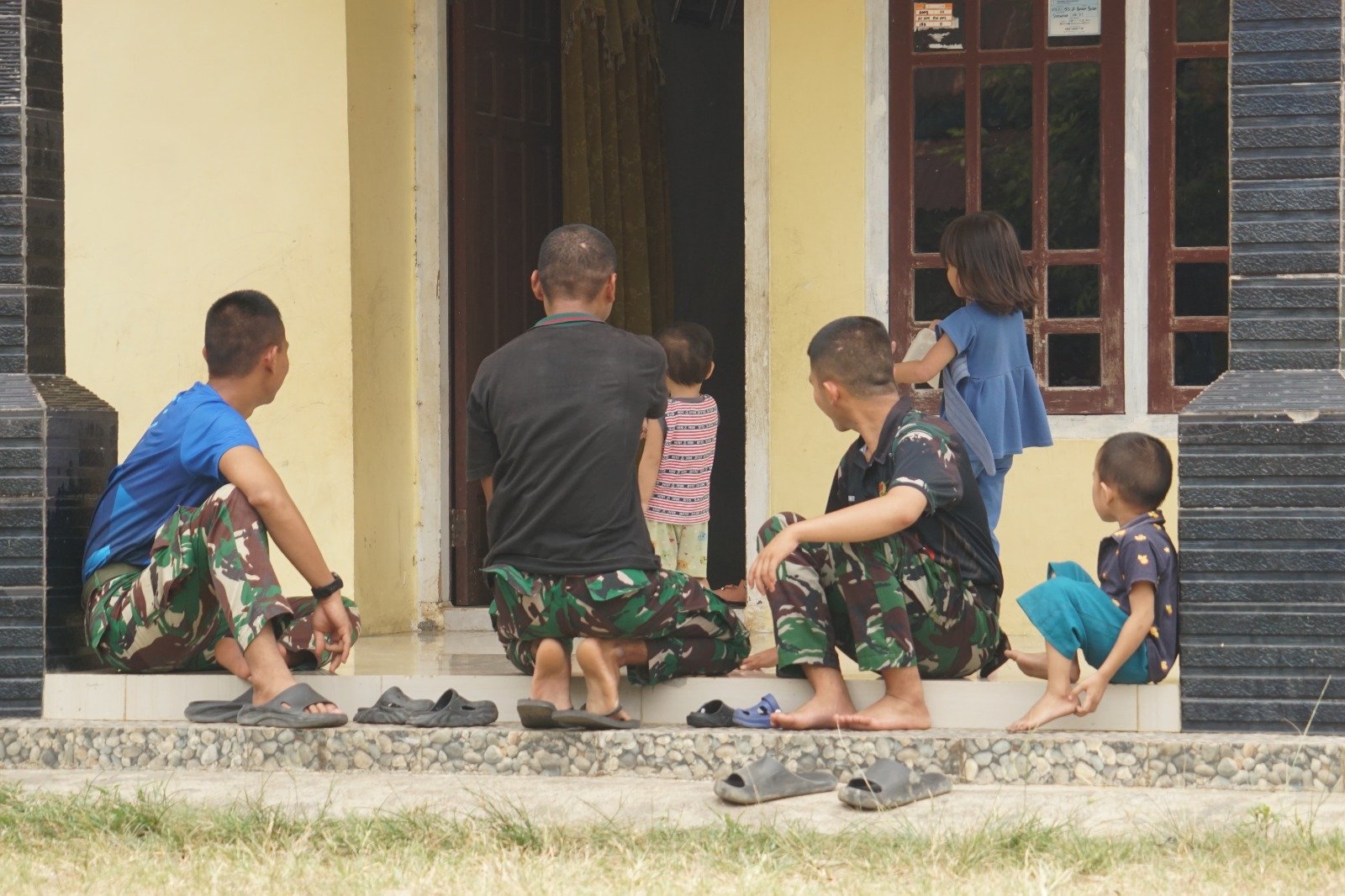 Keceriaan Anak Kandang Limun dalam Kehangatan Satgas TMMD di Bengkulu