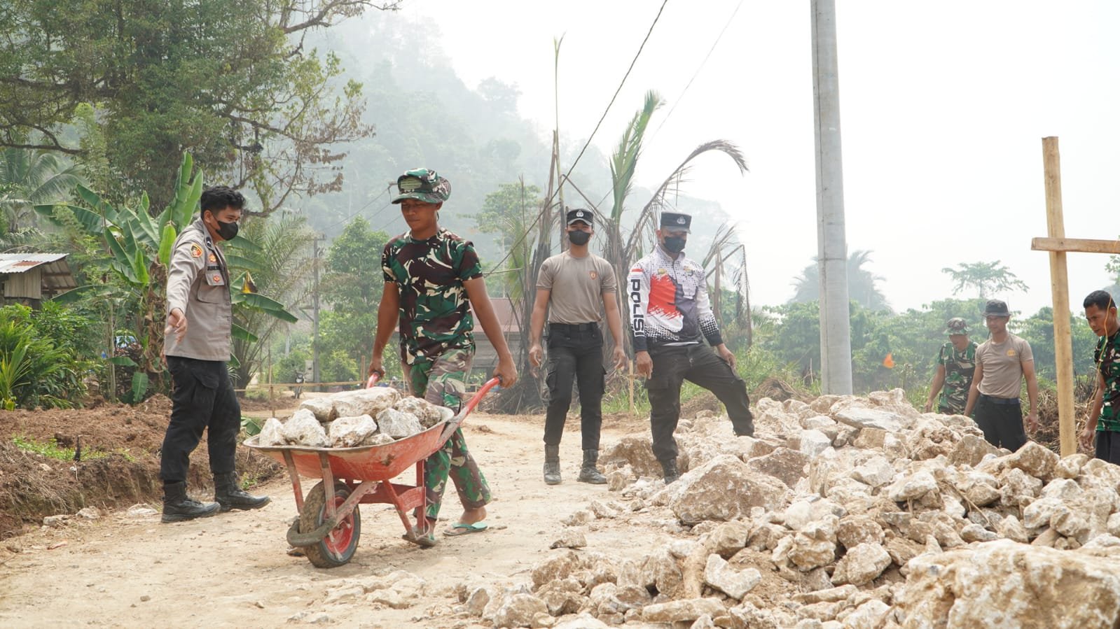 Kegiatan TMMD di Luwu Timur Perkuat Hubungan TNI, Polri dan Warga Secara Sinergis