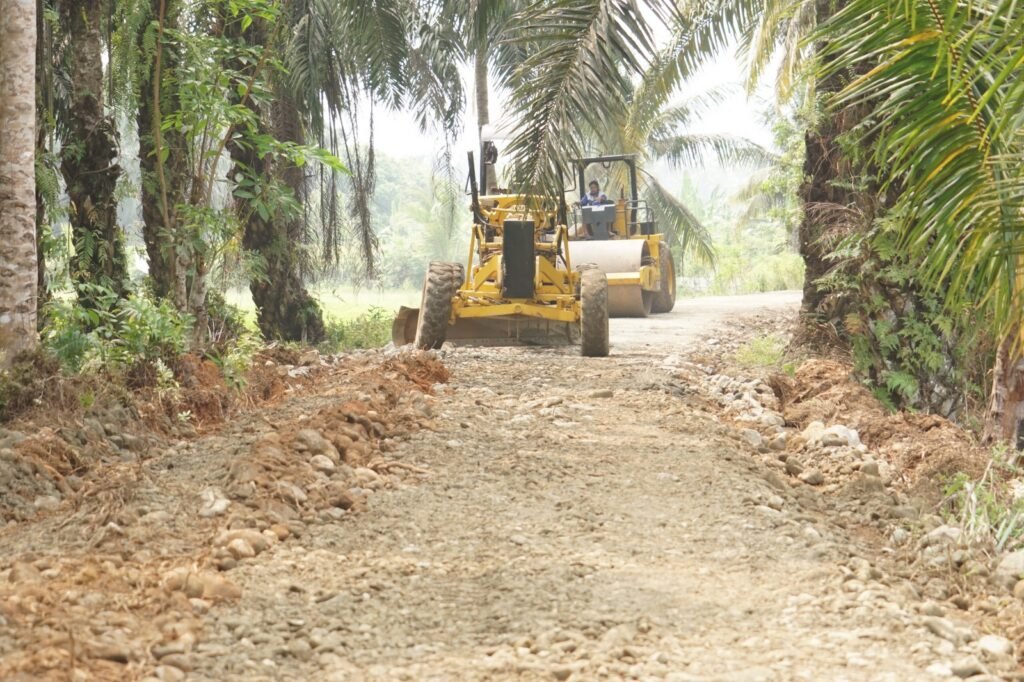 Kehadiran Jalan Baru TMMD ke-130 Perkuat Ekonomi Warga Perbatasan Bengkulu