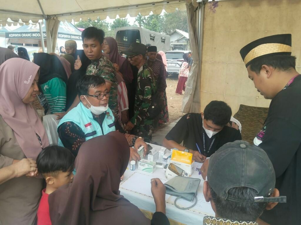 TNI Dan Masyarakat Tigaraksa Bersinergi Dalam Pengobatan Gratis TMMD ke-130 TNI Dan Masyarakat Tigaraksa Bersinergi Dalam Pengobatan Gratis TMMD ke-130
