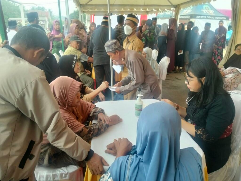 Kepedulian TNI: TMMD ke-130 Sediakan Pengobatan Gratis untuk Masyarakat Kepedulian TNI: TMMD ke-130 Sediakan Pengobatan Gratis untuk Masyarakat