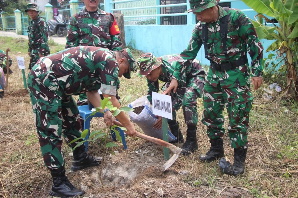 Aksi Hijau Kasrem 041 dan Forkopimda Dengan Penanaman Pohon di TMMD ke-130