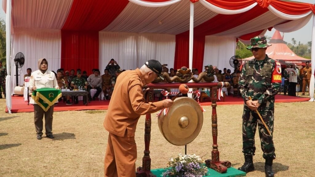 Bupati Meluncurkan TMMD ke-130 di Desa Taji, Jabung
