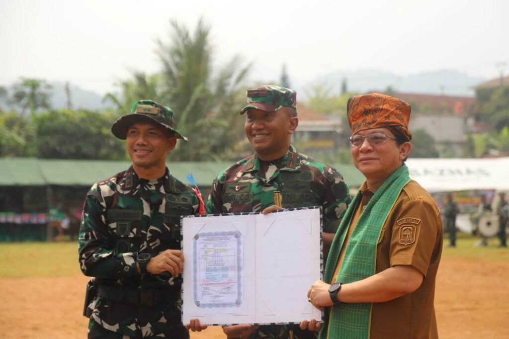 Sinergi TNI dan Masyarakat Dorong Pembangunan Desa Citorek Barat di TMMD 130