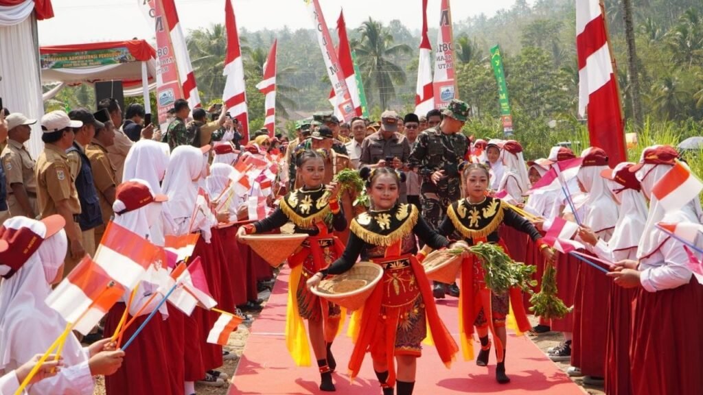 Tarian Sambutan Siswa SD Taji Warnai Pembukaan TMMD ke-130