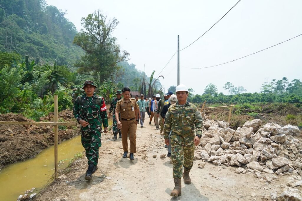 TMMD ke-130: Membangun Jalan Tinggi untuk Bantu Ekonomi Parumpanai