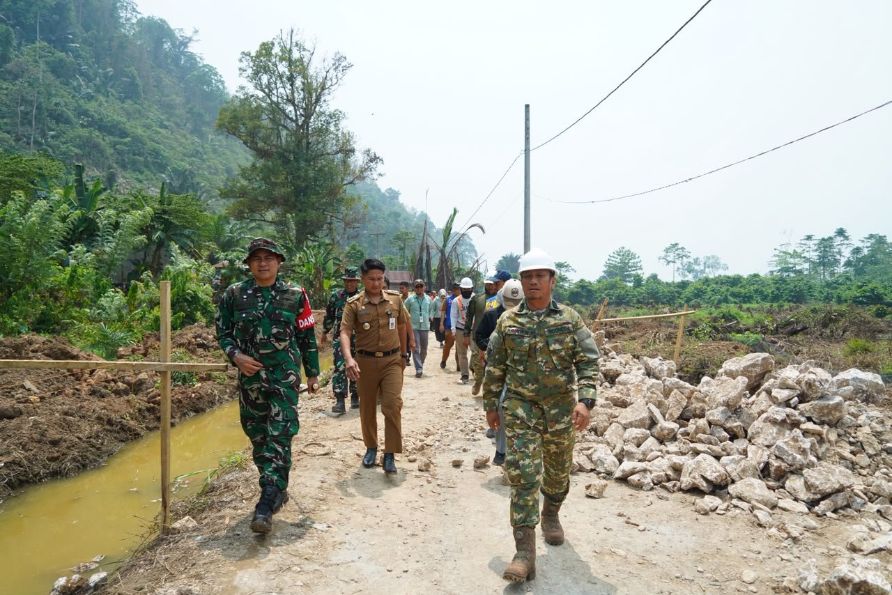 TMMD ke-130: Membangun Jalan Tinggi untuk Bantu Ekonomi Parumpanai