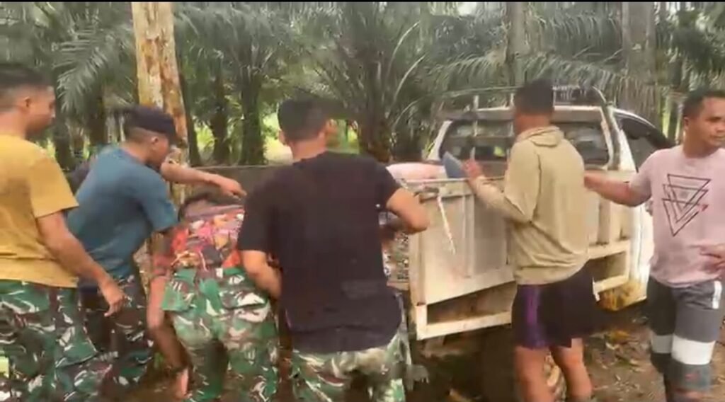 Tantangan Waktu, Satgas TMMD Kodim 1210/Landak Gelar Aksi Pengangkutan Material