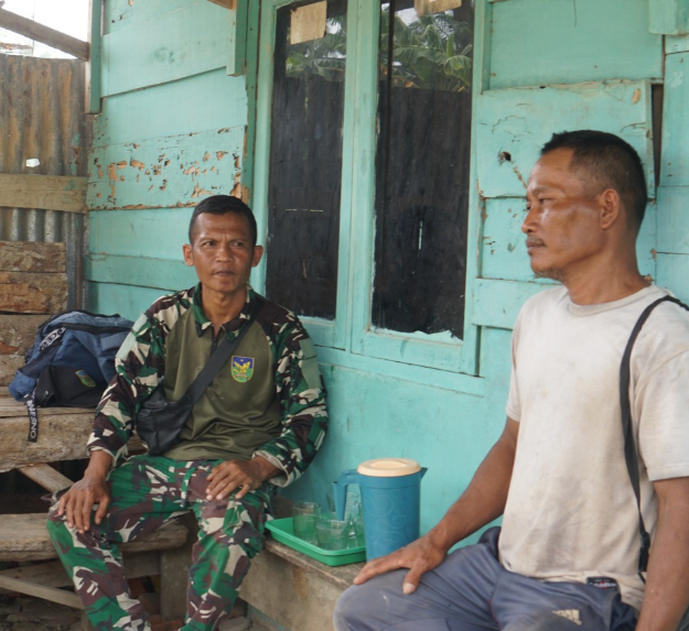 Prajurit TNI Tawarkan Kebersamaan Melalui Program TMMD di Kandang Limun